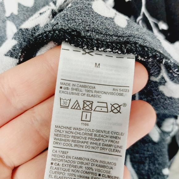 Old Navy and Shein Floral Print Summer Midi Dresses - Bundle of Two P1095 - Picture 14 of 15